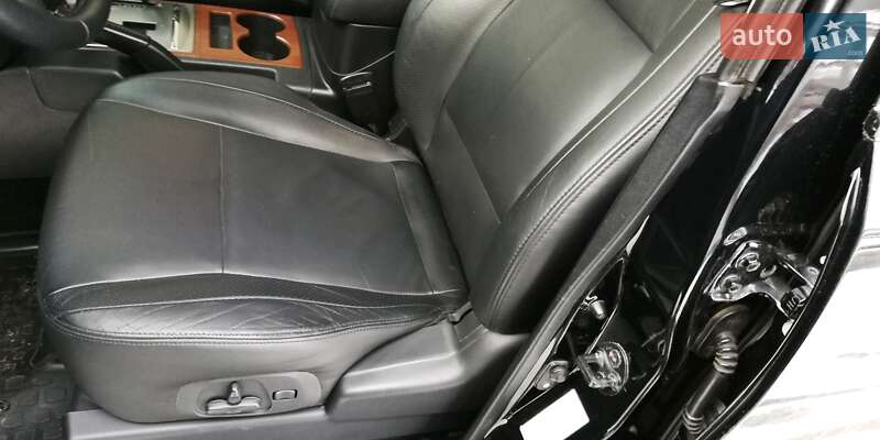 Позашляховик / Кросовер Mitsubishi Pajero Wagon 2011 в Харкові