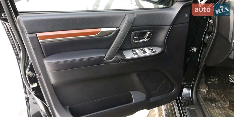 Позашляховик / Кросовер Mitsubishi Pajero Wagon 2011 в Харкові