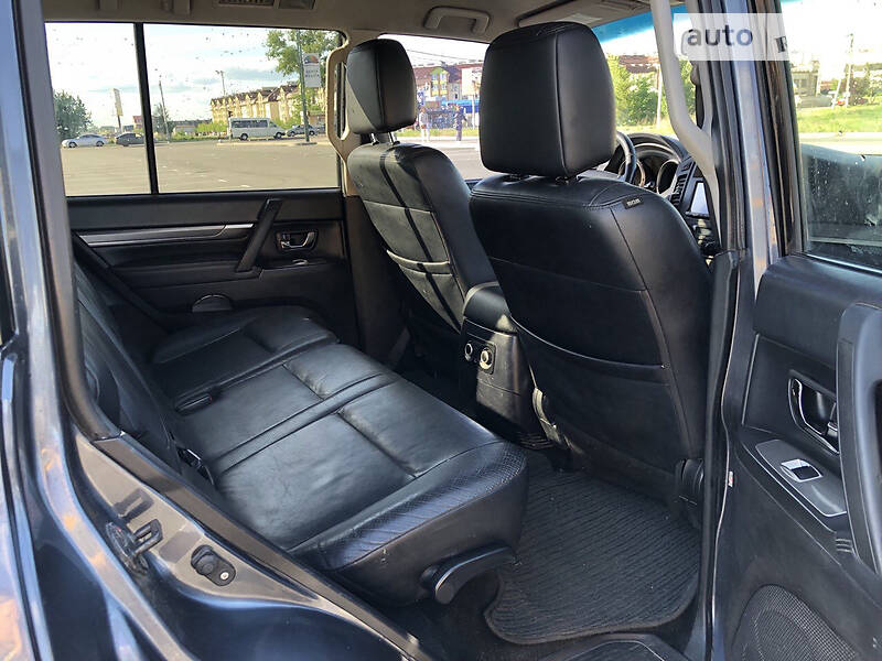 Внедорожник / Кроссовер Mitsubishi Pajero Wagon 2010 в Киеве