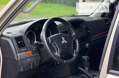 Внедорожник / Кроссовер Mitsubishi Pajero Wagon 2008 в 