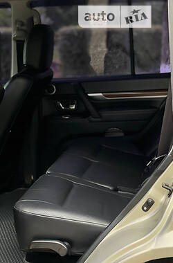 Внедорожник / Кроссовер Mitsubishi Pajero Wagon 2008 в 