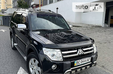 Внедорожник / Кроссовер Mitsubishi Pajero Wagon 2008 в 