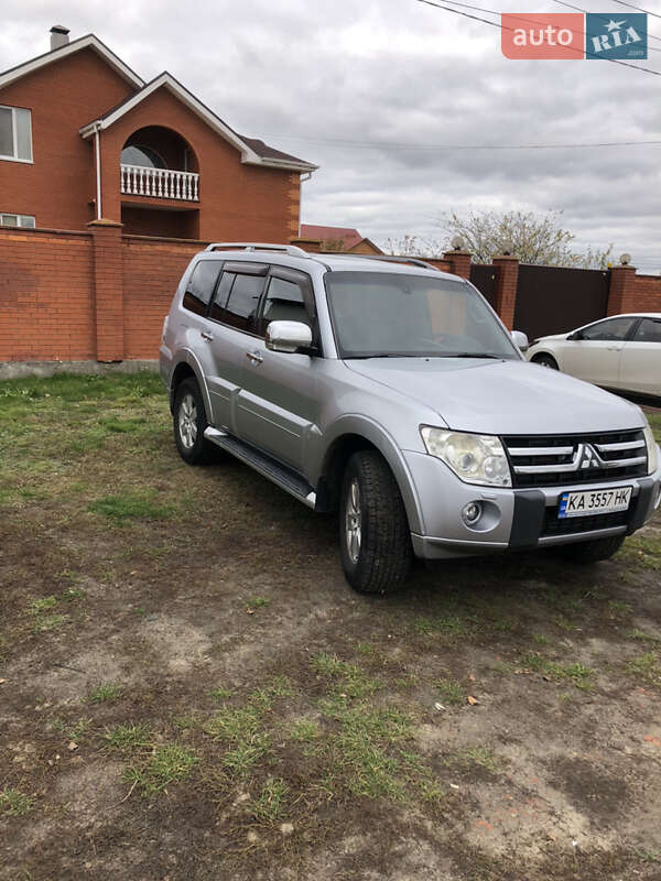 Mitsubishi Pajero Wagon 2011