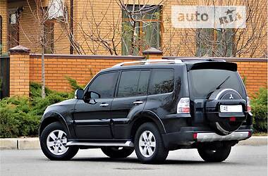 Внедорожник / Кроссовер Mitsubishi Pajero Wagon 2009 в 