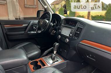 Внедорожник / Кроссовер Mitsubishi Pajero Wagon 2009 в 