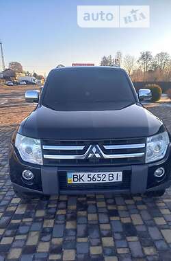 Универсал Mitsubishi Pajero Wagon 2008 в Дубровице