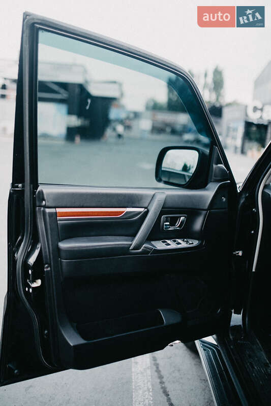 Позашляховик / Кросовер Mitsubishi Pajero Wagon 2008 в Києві