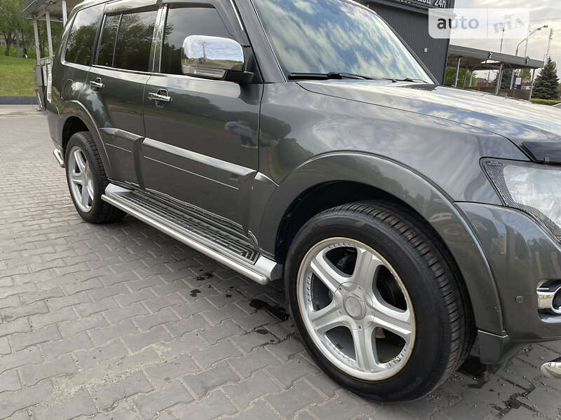 Позашляховик / Кросовер Mitsubishi Pajero Wagon 2013 в Дніпрі