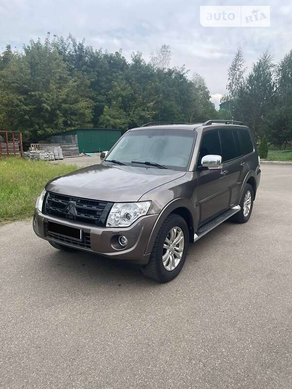 Mitsubishi Pajero Wagon 2012