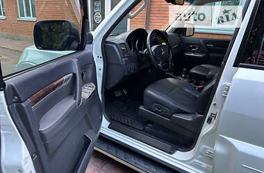 Внедорожник / Кроссовер Mitsubishi Pajero Wagon 2013 в 