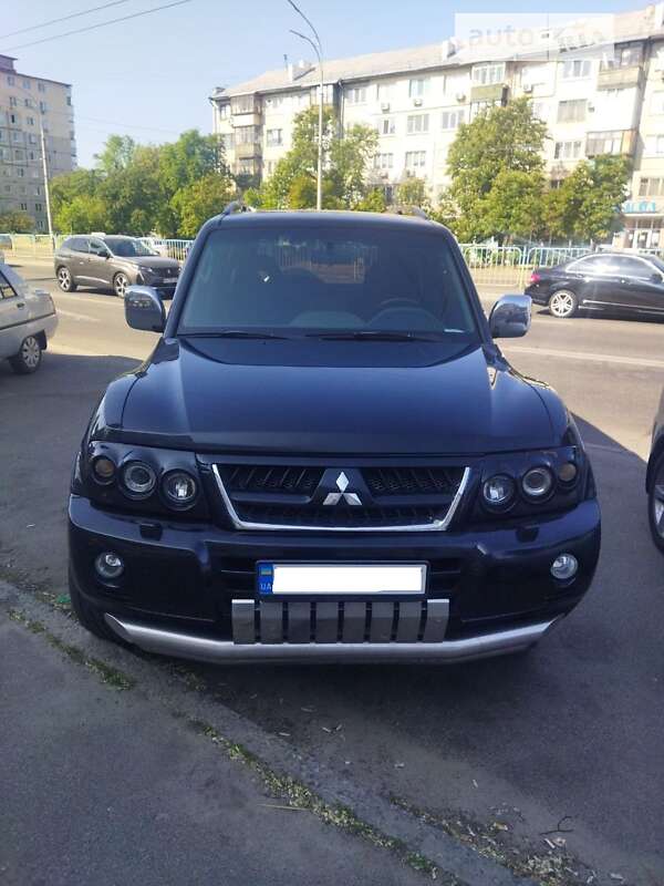 Внедорожник / Кроссовер Mitsubishi Pajero Wagon 2004 в Киеве