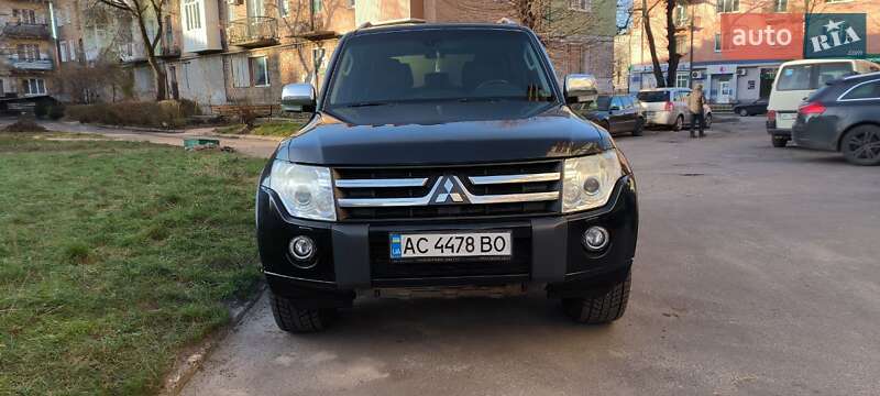 Mitsubishi Pajero Wagon 2011