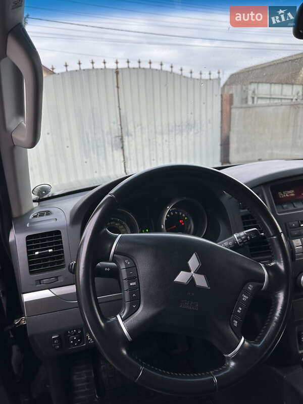 Внедорожник / Кроссовер Mitsubishi Pajero Wagon 2010 в Нежине