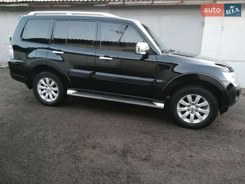 Позашляховик / Кросовер Mitsubishi Pajero Wagon 2011 в Харкові