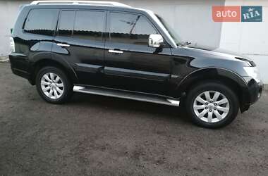 Внедорожник / Кроссовер Mitsubishi Pajero Wagon 2011 в 