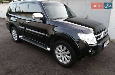 Внедорожник / Кроссовер Mitsubishi Pajero Wagon 2011 в 