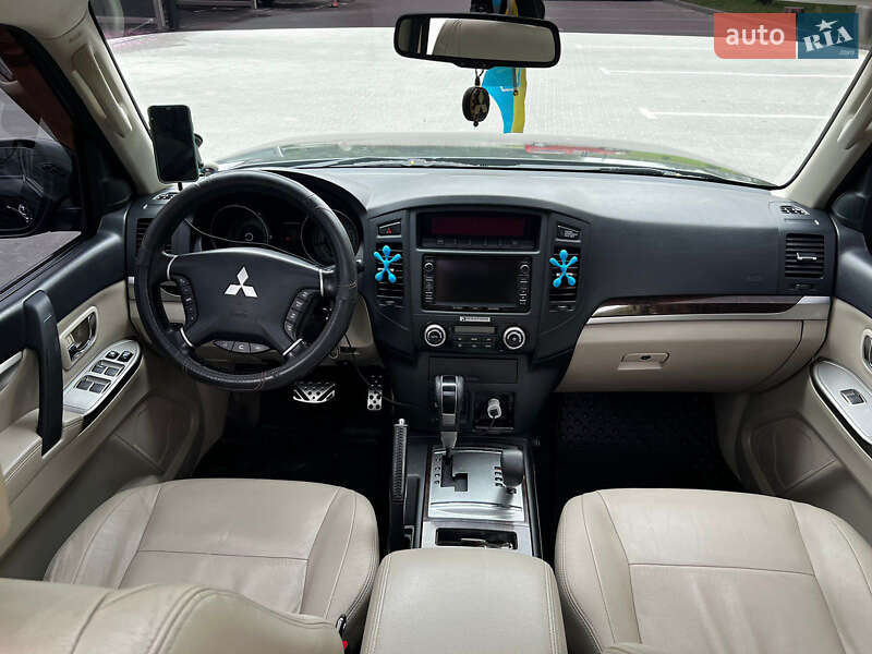 Внедорожник / Кроссовер Mitsubishi Pajero Wagon 2015 в Хмельницком