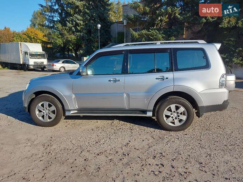 Позашляховик / Кросовер Mitsubishi Pajero Wagon 2008 в Києві