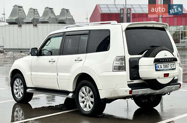 Внедорожник / Кроссовер Mitsubishi Pajero Wagon 2011 в 