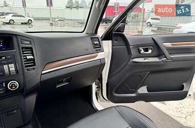 Внедорожник / Кроссовер Mitsubishi Pajero Wagon 2011 в 