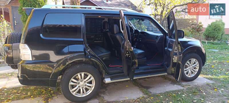 Позашляховик / Кросовер Mitsubishi Pajero Wagon 2011 в Остер