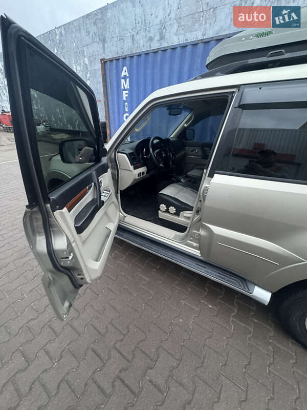 Внедорожник / Кроссовер Mitsubishi Pajero Wagon 2007 в Киеве