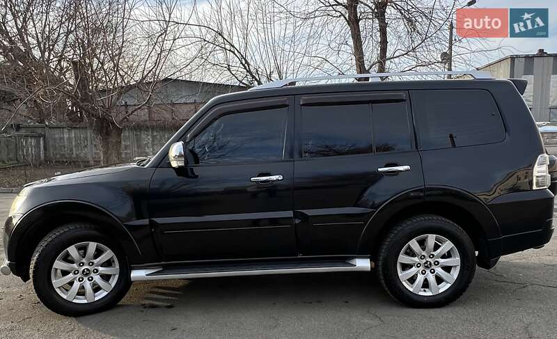 Внедорожник / Кроссовер Mitsubishi Pajero Wagon 2011 в Киеве