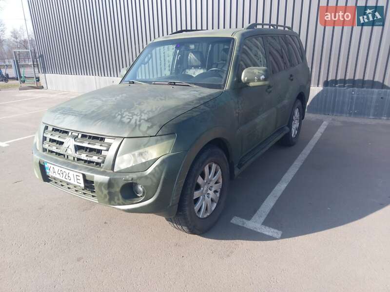 Mitsubishi Pajero Wagon 2012