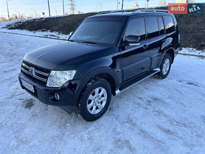 Внедорожник / Кроссовер Mitsubishi Pajero Wagon 2010 в Киеве