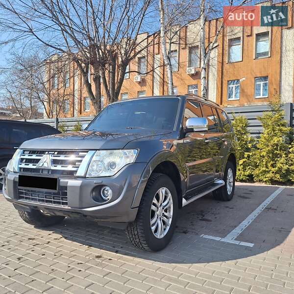 Mitsubishi Pajero Wagon 2012