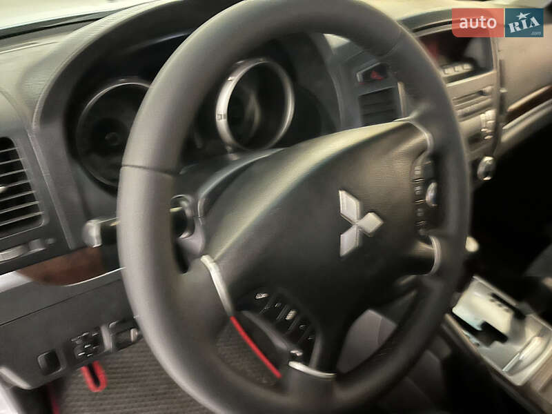 Внедорожник / Кроссовер Mitsubishi Pajero Wagon 2013 в Виннице