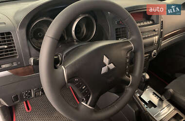 Внедорожник / Кроссовер Mitsubishi Pajero Wagon 2013 в 