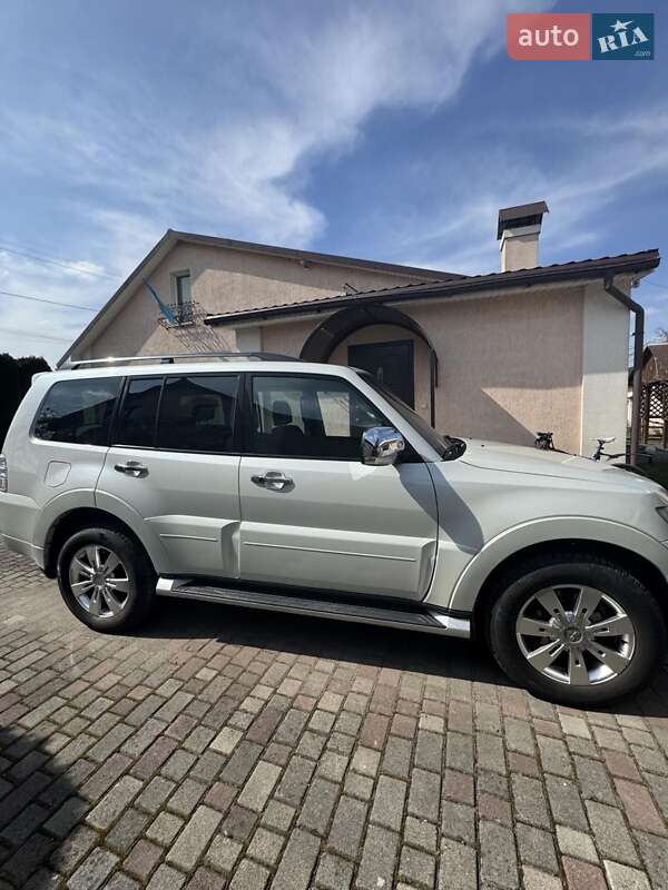 Mitsubishi Pajero Wagon 2014