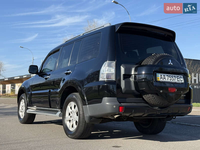 Внедорожник / Кроссовер Mitsubishi Pajero Wagon 2009 в Киеве
