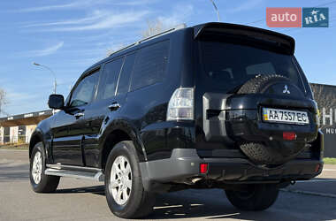 Внедорожник / Кроссовер Mitsubishi Pajero Wagon 2009 в 