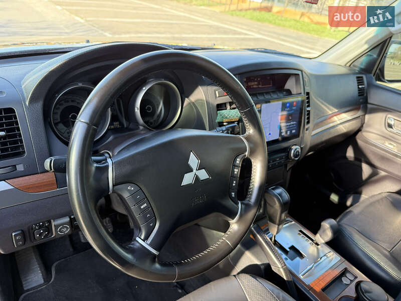 Внедорожник / Кроссовер Mitsubishi Pajero Wagon 2009 в Киеве