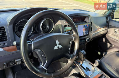 Внедорожник / Кроссовер Mitsubishi Pajero Wagon 2009 в 
