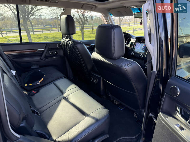 Внедорожник / Кроссовер Mitsubishi Pajero Wagon 2009 в Киеве