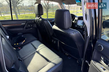 Внедорожник / Кроссовер Mitsubishi Pajero Wagon 2009 в 