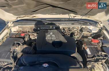 Внедорожник / Кроссовер Mitsubishi Pajero Wagon 2014 в 