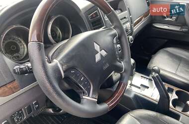 Внедорожник / Кроссовер Mitsubishi Pajero Wagon 2009 в 