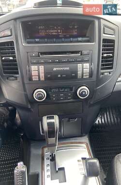 Внедорожник / Кроссовер Mitsubishi Pajero Wagon 2009 в 
