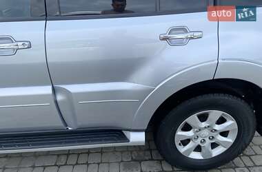 Внедорожник / Кроссовер Mitsubishi Pajero Wagon 2009 в 