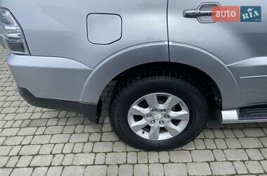 Внедорожник / Кроссовер Mitsubishi Pajero Wagon 2009 в 