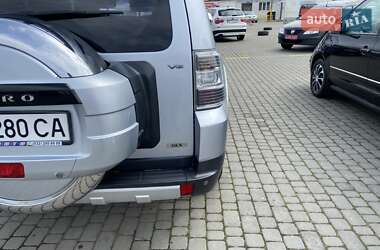 Внедорожник / Кроссовер Mitsubishi Pajero Wagon 2009 в 