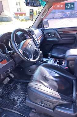 Внедорожник / Кроссовер Mitsubishi Pajero Wagon 2008 в 