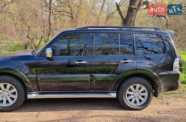 Внедорожник / Кроссовер Mitsubishi Pajero Wagon 2010 в 