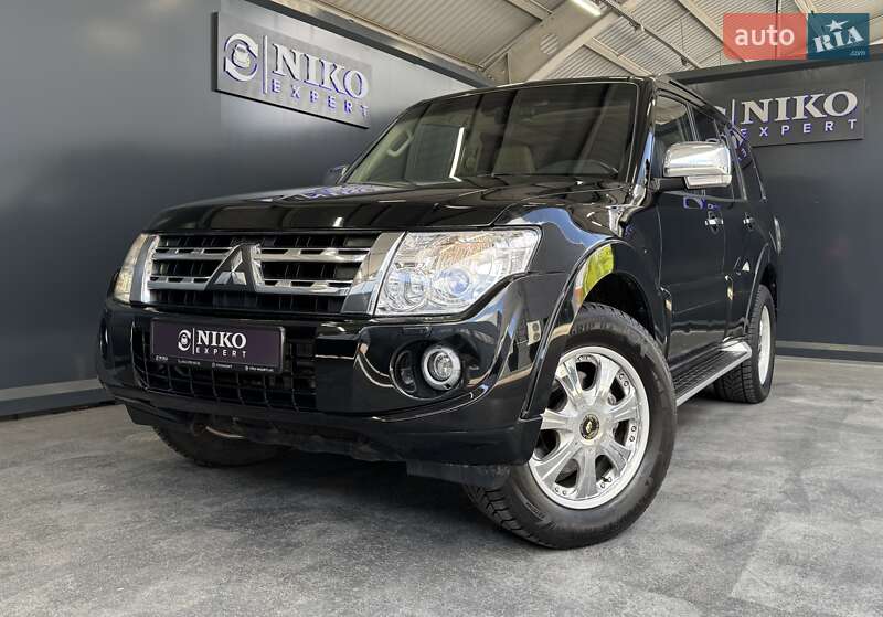 Внедорожник / Кроссовер Mitsubishi Pajero Wagon 2012 в 