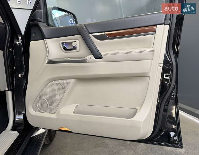 Внедорожник / Кроссовер Mitsubishi Pajero Wagon 2012 в Киеве