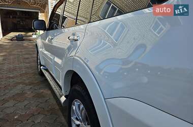 Внедорожник / Кроссовер Mitsubishi Pajero Wagon 2013 в 